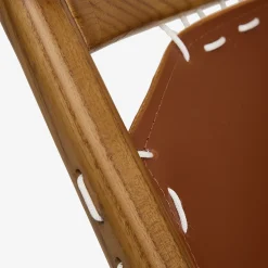 Butaca de madera olmo y cuero Brena 60x49x76cm Clau&Chloe