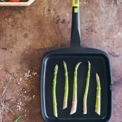 Grill liso de aluminio fundido antiadherente apto para inducción Foodie 28x31cm - BRA