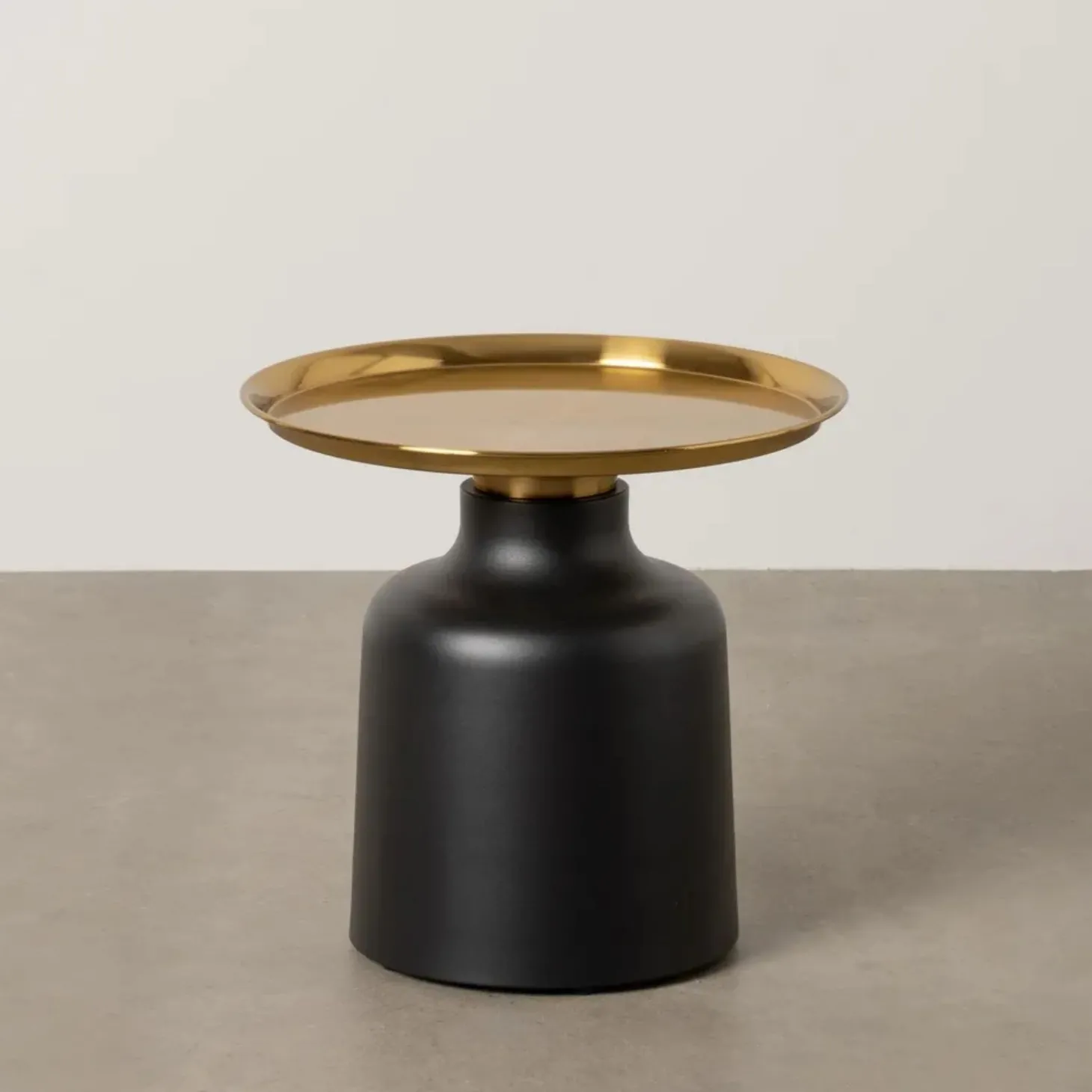 Mesa auxiliar de metal negra y dorada Ø50x47,50cm