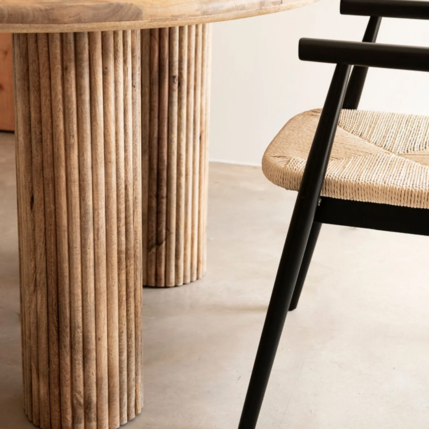 Mesa de comedor de madera de mango Singapur Ø120x76cm Clau&Chloe