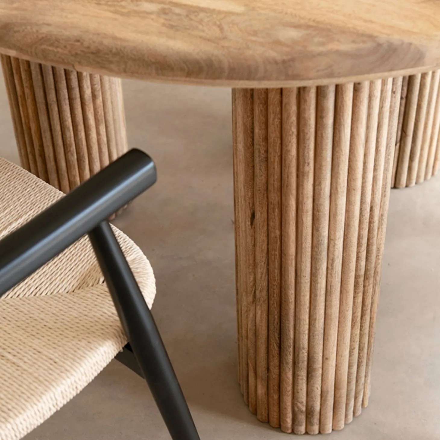 Mesa de comedor de madera de mango Singapur Ø120x76cm Clau&Chloe