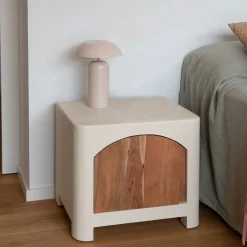 Mesita de noche de madera de acacia y microcemento Kurli 50x40x45cm Clau&Chloe