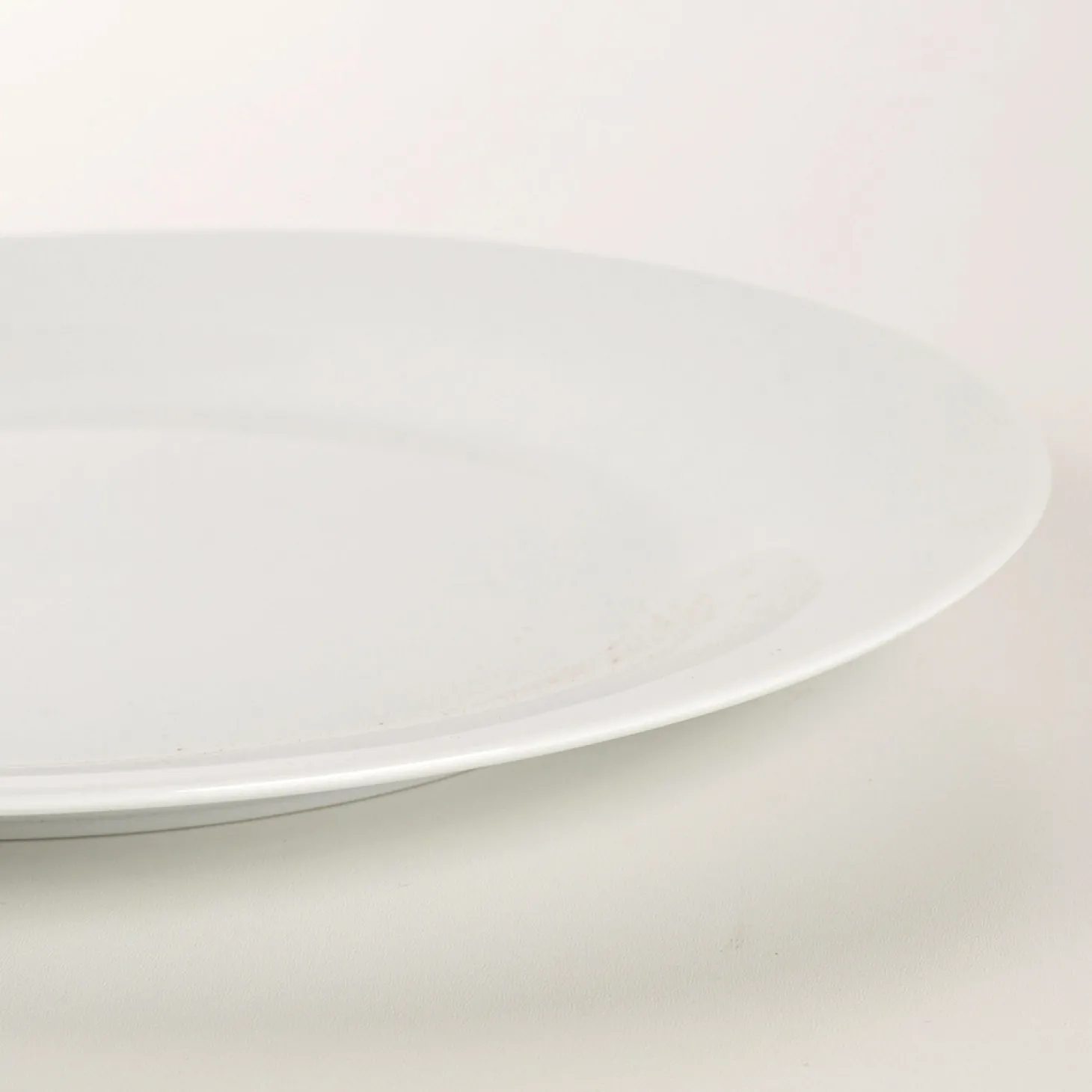 Plato llano blanco de porcelana Basic 27cm