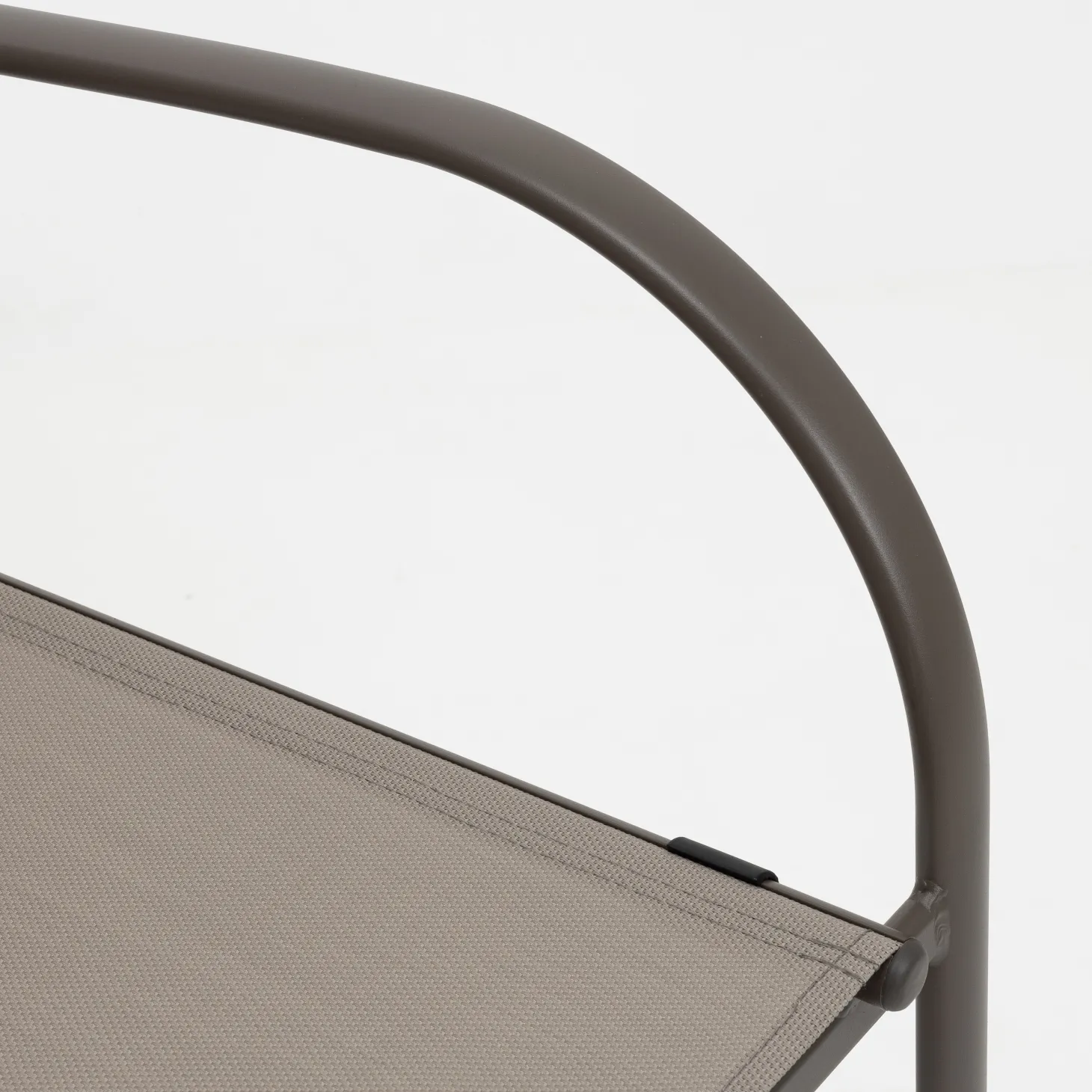 Silla de jardín apilable con reposabrazos de aluminio marrón Feroe 65x56x88cm